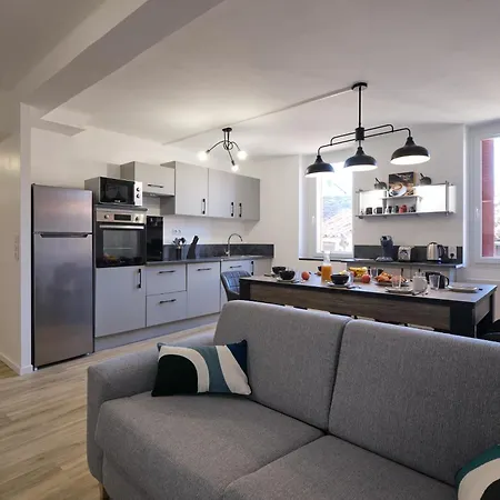Magnifique*t4*centre Ville*wifi*billard*netflix* דירה לימו